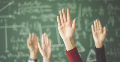 hands up in a classroom engaging in starters and plenaries