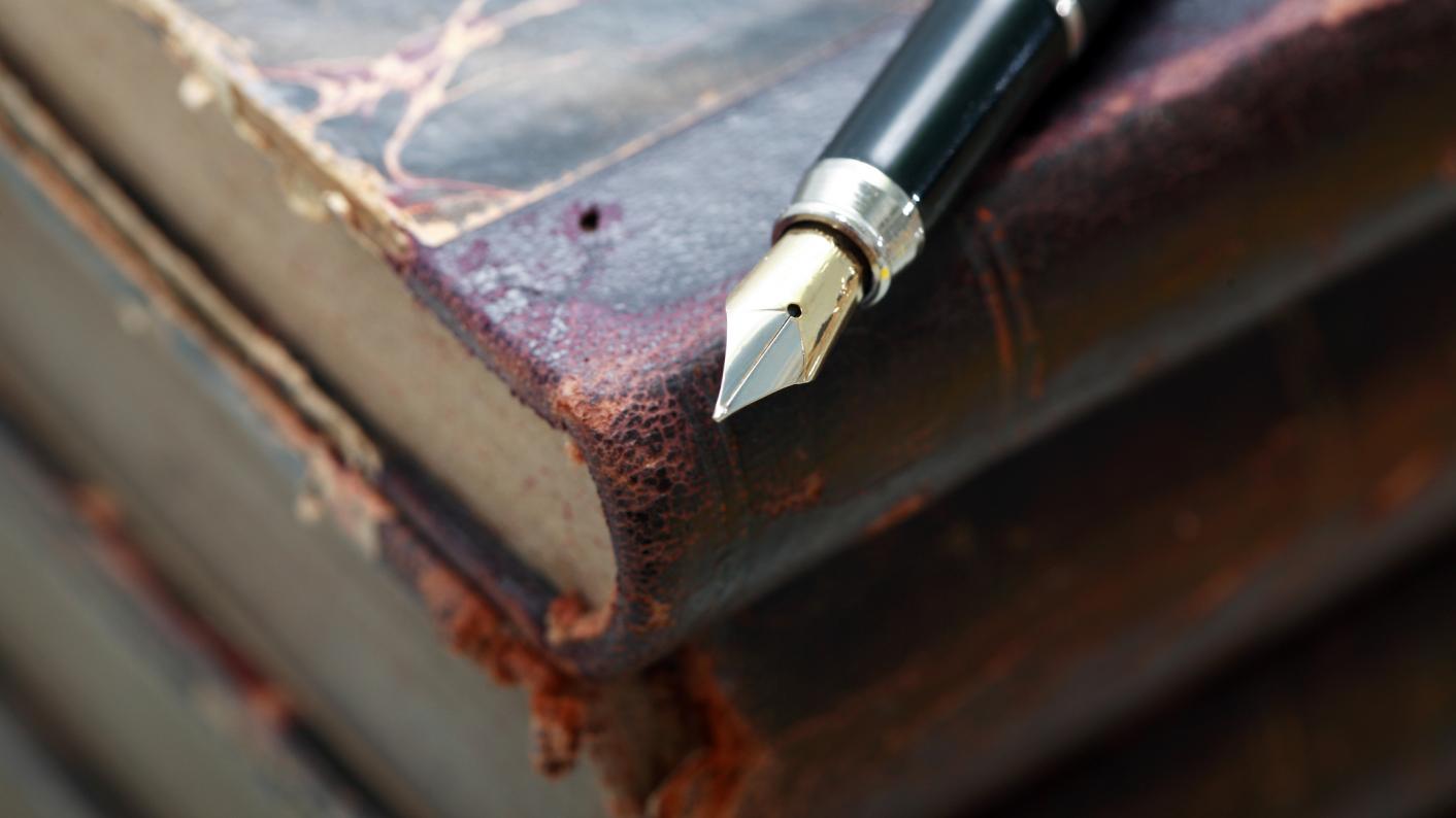 unseen poetry essay example gcse Poetry Book Resource For Secondary Students With A Fountain Pen for analysing unseen poetry
