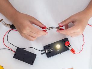 Teaching electricity in the science classroom
