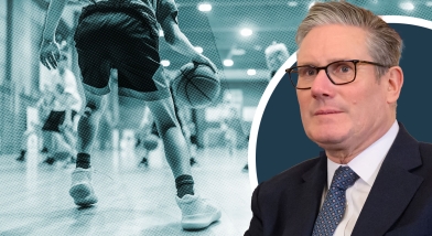 Keir Starmer opposite student playing basketball