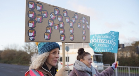 Teacher strikes: Unions urge new pay talks after 6.5% leak