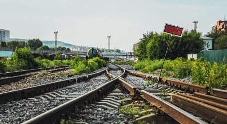 Merging train tracks