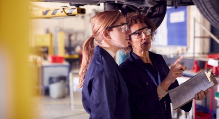 ‘Imperative’ for schools to talk up apprenticeships, report finds
