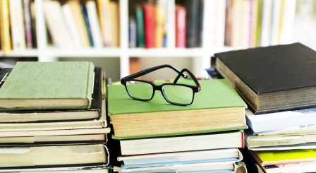 Reeves pledges library in every English primary school