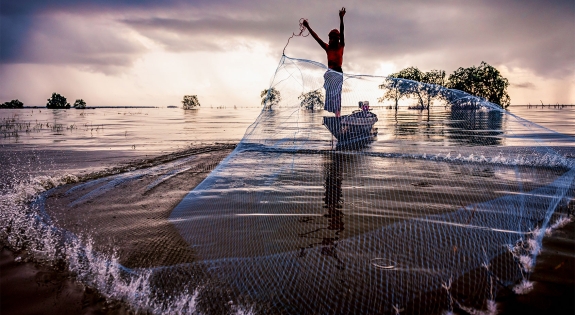 fisherman casting net in Thailand