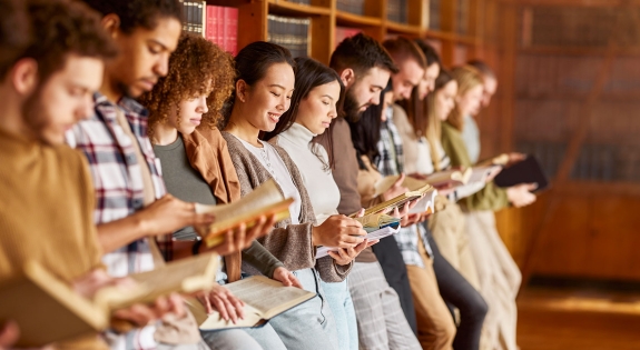 students reading for pleasure