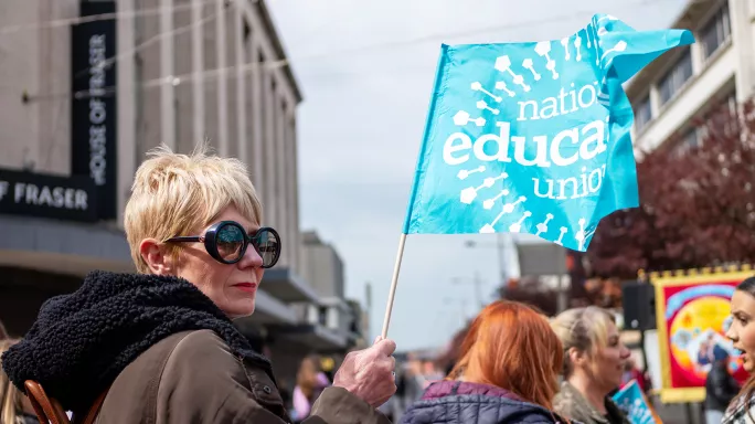 Teachers offered 6.5% pay deal