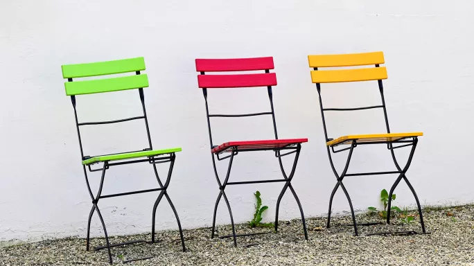 Coloured chairs differentiation