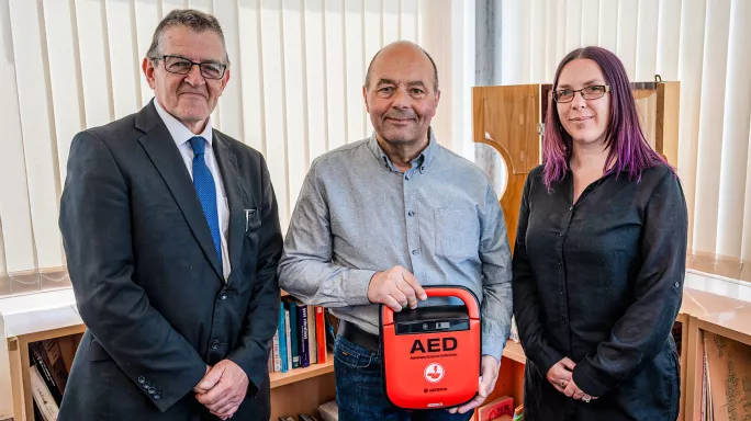 Defibrillator