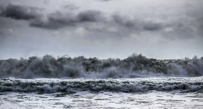 Monsoon waves in Tioman Island