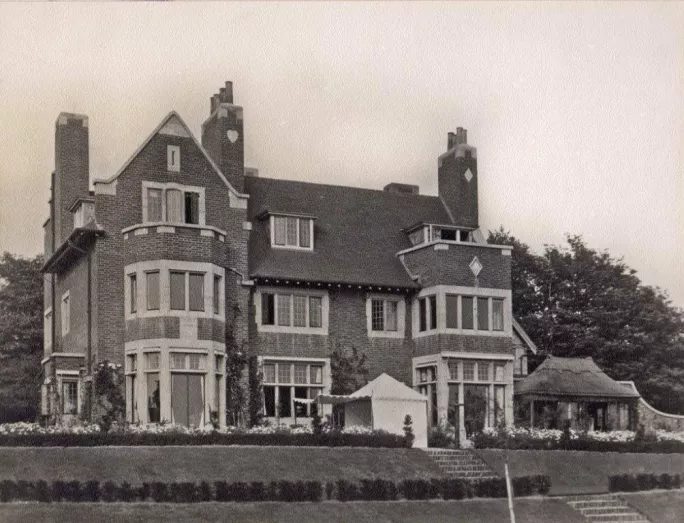 A historic photo of Fircroft College 