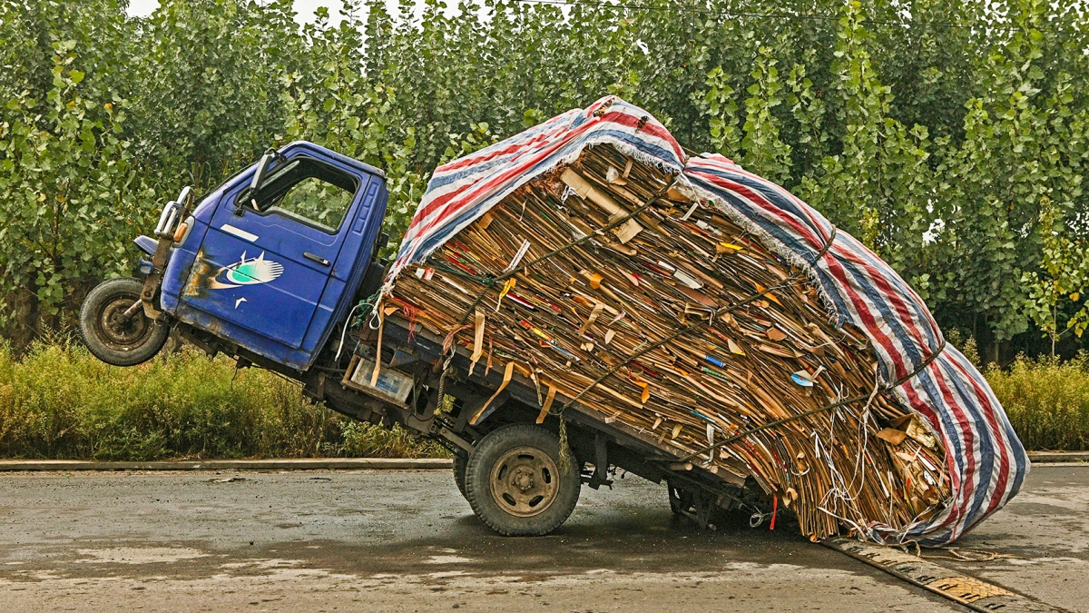 Overloaded truck : r/funny