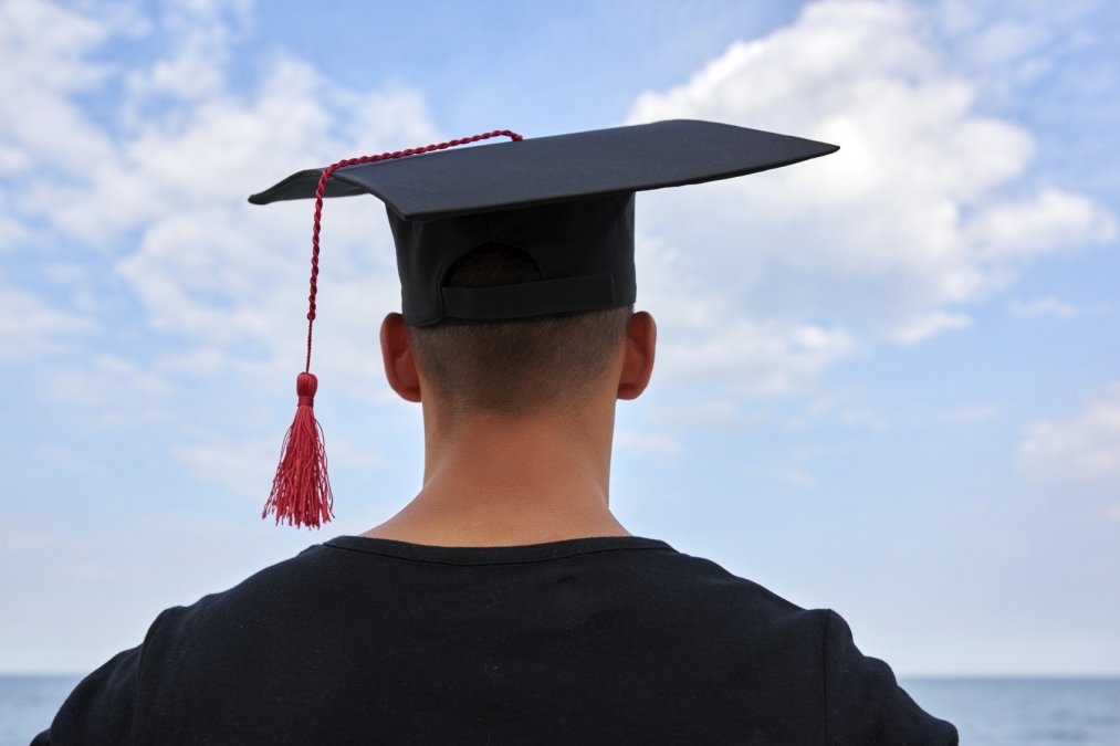 Verona Student Bachelors Gown | Academic Apparel