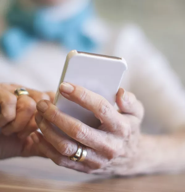 How reading to pensioners can boost students’ social skills