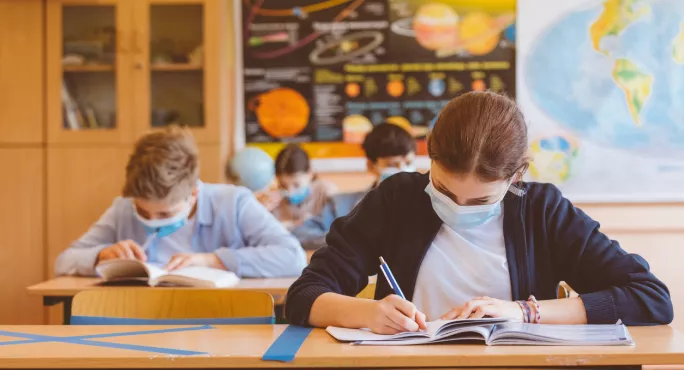 The government has reintroduced a recommendation that masks be worn in classrooms for staff and pupils in year seven and above.