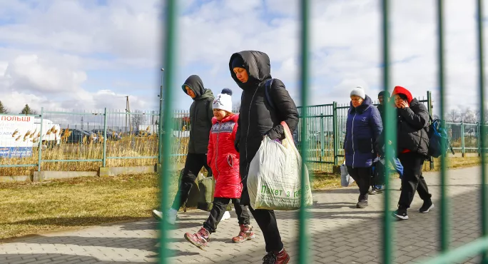 Ukraine: Fleeing a war zone but teaching goes on