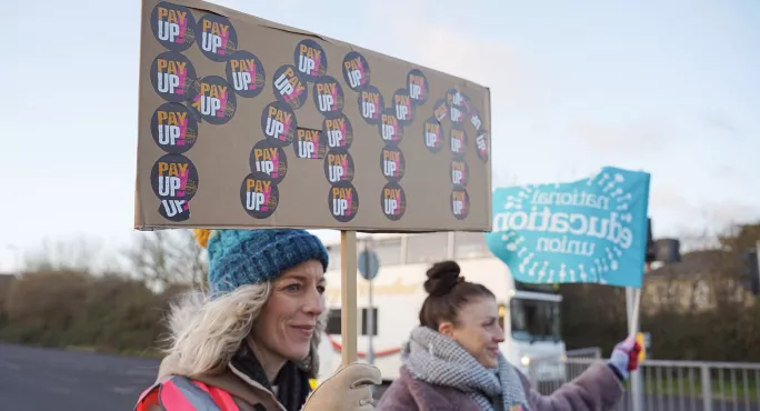 Teacher strikes: Unions urge new pay talks after 6.5% leak