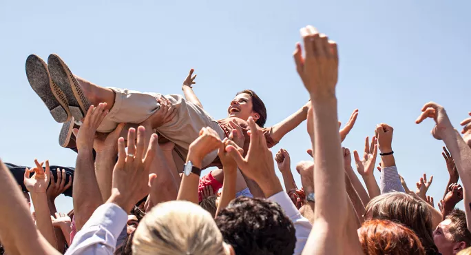 Crowd surfing