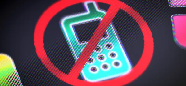 Schools should ban mobile phone use, says new guidance