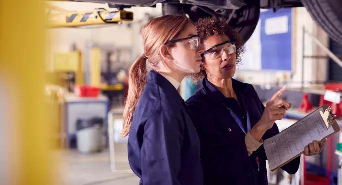 ‘Imperative’ for schools to talk up apprenticeships, report finds