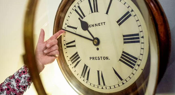 Moving minute hand on clock