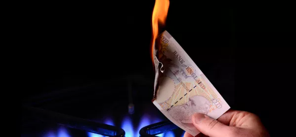 £10 Note, Catching Fire Off A Gas Cooking Ring