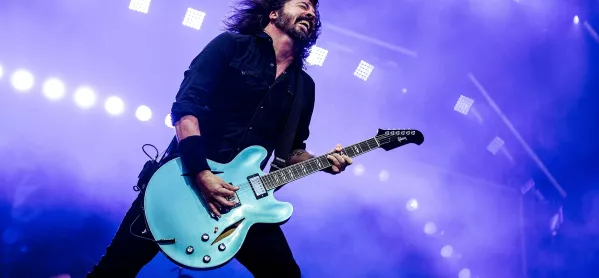 Dave Grohl, Playing The Guitar